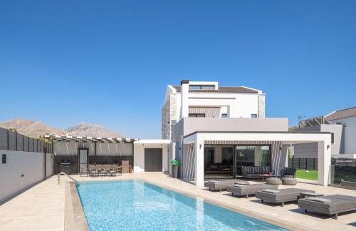 Monti Luxury Villa, with Heated Pool & Hot Tub - Foto 12