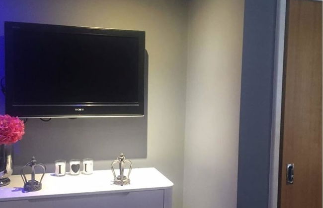 Stunning Apartment with Amazing Views - Photo 3