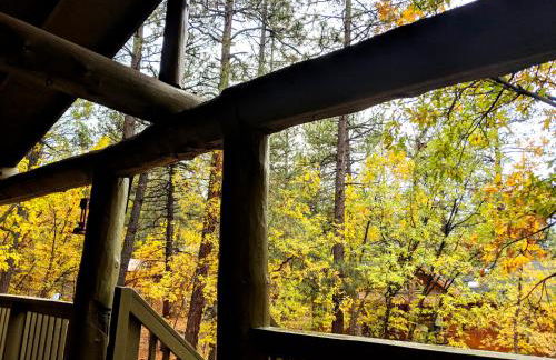 Charming Log Cabin in Tall Pines w Large Deck - Foto 6