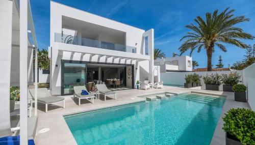 VACATION MARBELLA I Villa Marbesa White Pearl, Two Private Pools, 3min walk to the Beach, Fastest WiFi, Built in 2024 - Photo 2