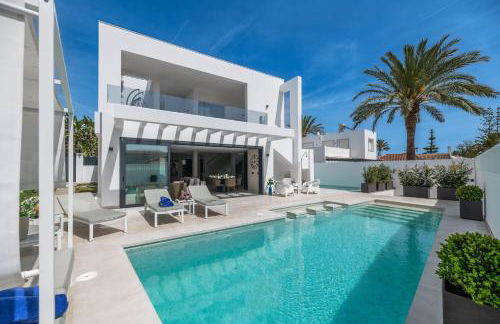 VACATION MARBELLA I Villa Marbesa White Pearl, Two Private Pools, 3min walk to the Beach, Fastest WiFi, Built in 2024 - Photo 2