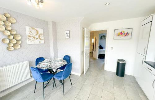 Luxury 4 Bed House - Free Parking - Contractors - Relocators - Foto 13