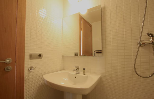 Mazi Apartments Downtown - Photo 23