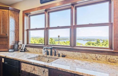 Lakeside Luxury Retreat with Winnipesaukee Views - Foto 35