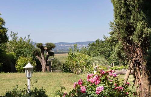 16th Century Townhouse, Large Garden Near Lake, Tuscany and Umbria - Sleeps 18 - Foto 9