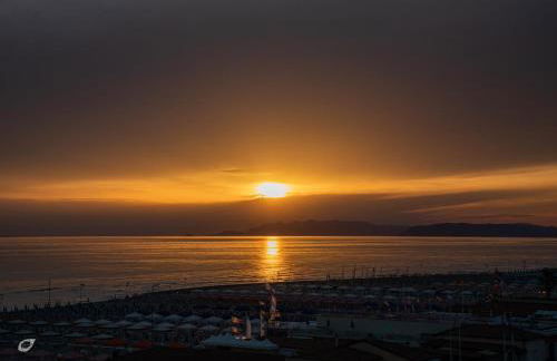 Beachfront Penthouse with private parking - Foto 14