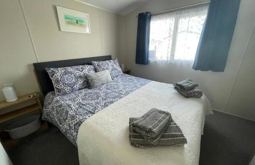 Golden Dunes Retreat, Dog-Friendly Stay at Par Sands Holiday Park, Cornwall - Foto 5