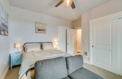 Columbia River Views Spacious Hammond Getaway! - Photo 15