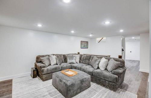 Beautifully Renovated Home Corner of ND and Angela - Foto 21