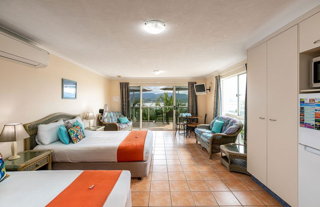 Sunlit Waters Studio Apartments - Photo 14