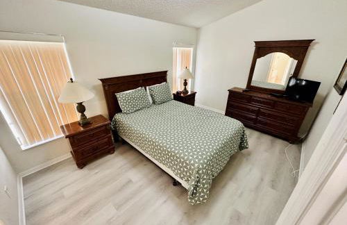 Spacious, Open Layout And Pool Relaxation! - Foto 11