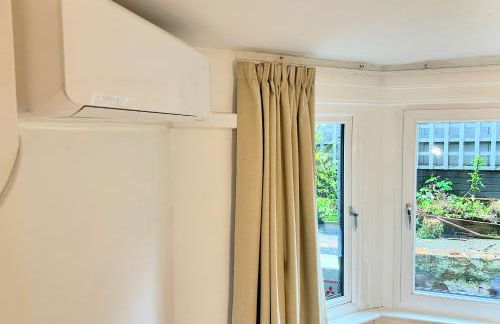 Modern flat with KING bed, garden & outdoor dining - Foto 12