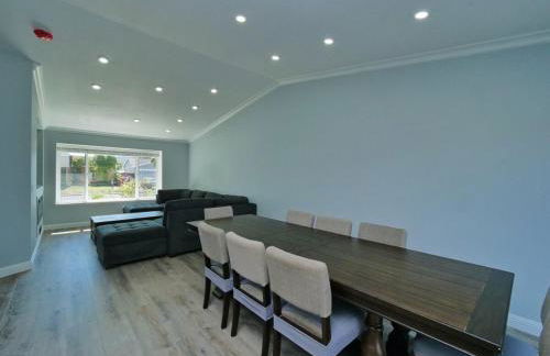 Renovated 5 Bd 3 Ba AC Private Deck Lawn - Foto 4