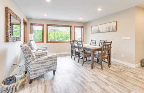 Family-Friendly Lakeview Cottage with Deck and View - Foto 3