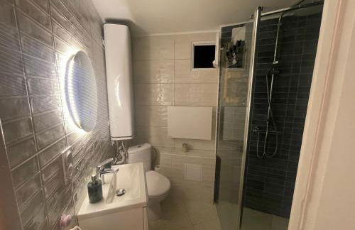 French Riviera centre ville plage port balcon panoramique et Clim - Foto 14