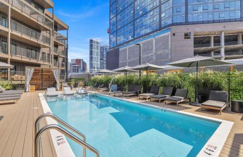 Skyline Nights in Downtown Nashville Walk to Broadway with Pool and Gym - Foto 1