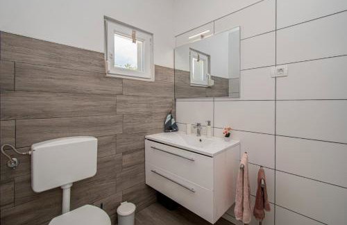 Villa Marsel with Pool & Jacuzzi by Istrabook - Foto 32