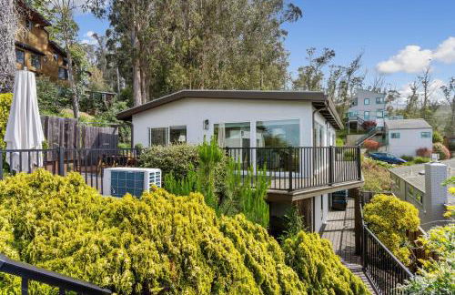 Serene Oceanview Escape with Expansive Deck home - Foto 49