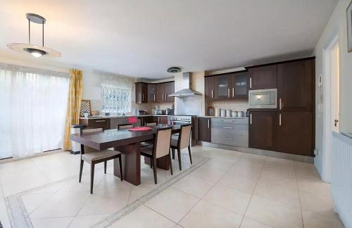 Spacious 2-bedroom Townhouse with Garden & Patio - Foto 13