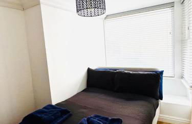 NEW Central Ryde Retreat, Melville Duplex, short walk to Beach Sleeps 6 - Foto 26