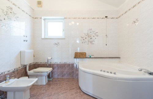 Villa Piano with Stunning View, heated outdoor pool & gaming room - Foto 21