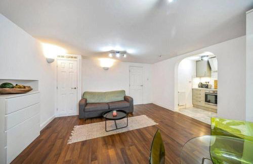 Central 2-Bed, 2-Bath Apartment - Photo 8