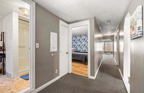 Downtown Beverly Apartment 8 Minutes to Salem and has King Beds - Photo 20