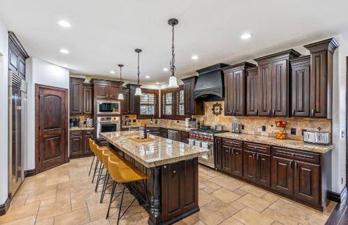 Olympus Luxury - Prime Location - HotTub, Theater and More - Foto 28