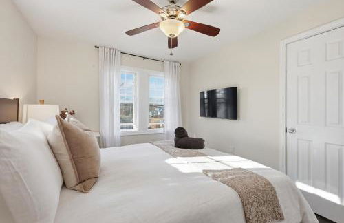 Minutes to Beaches - Home Theater, Couples Retreat - Foto 1