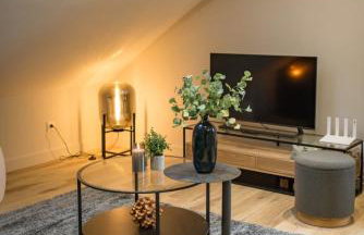 Legendary ski & cycling 4 to 6 guest getaway - Photo 13