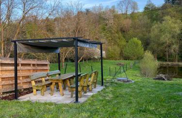 Drewniana chata nad stawem - Foto 39