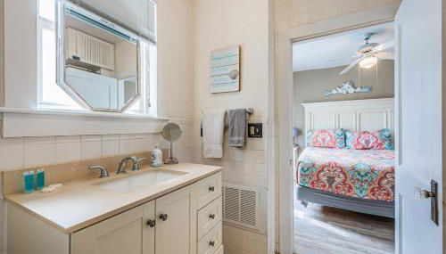 Beautiful Waterfront Beach Cottage. Sleeps 6 - Foto 4