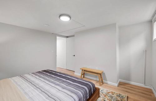 Stylish and Accessible Six Bedroom Home in Wexford/Pittsburg With Kids Amenities - Foto 32