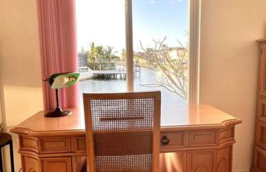 Waterfront Home With Heated Pool/Jacuzzi and only 1mile to beach - Foto 50