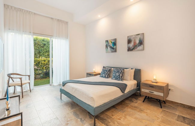 Spacious Villa w Pool Garden Views - Photo 27