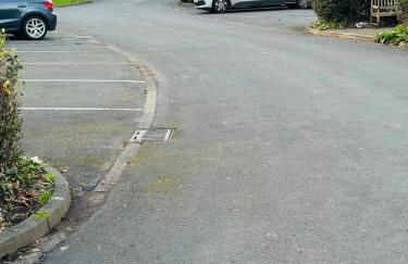 Luxury 2-Bed Apartment,Office with Built-In TV King Bed, Private Entrance and free Parking - Foto 36