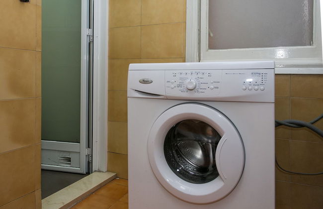 Spacious & Quiet 4 Bedroom Apartment - Photo 19