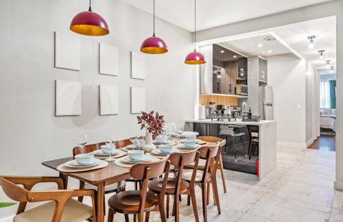 Mid-Century Stay 5BR and 5 Baths w PS5 & Laundry - Foto 14