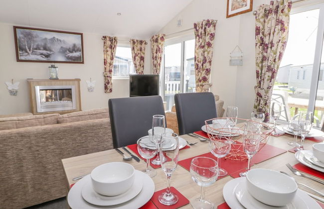 Superb Detached Lodge Located on Skipsea Sands - Photo 7