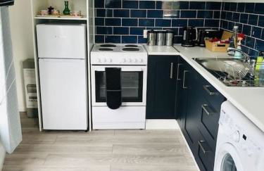 RIVER RETREAT- near Holloway U, Thorpe Park and Heathrow airport - Foto 19