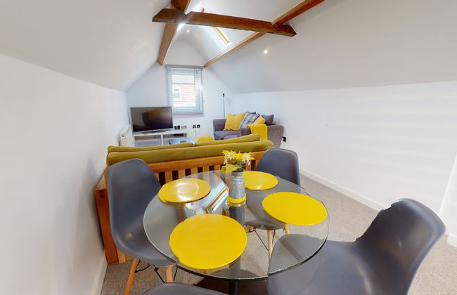 Beautiful Coach House - Photo 15