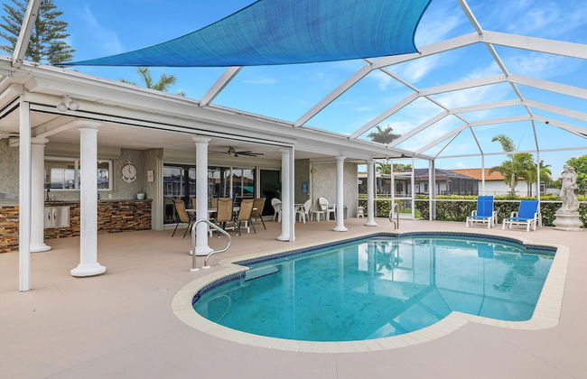 Luxury Waterfront Home With Pool 3 Bedroom Home by RedAwning - Foto 1