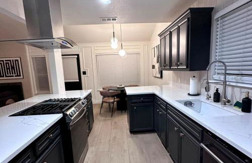 Midland Luxe, Pool, Fire Pit, Workspace, Pool Table - Foto 38