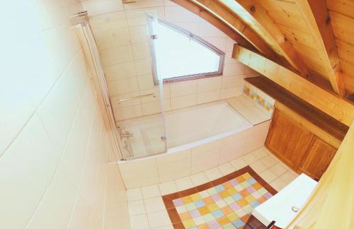 Chalet de Charme 100m² - Grand jardin - Gite les 4 saisons- Lac de chalain - Foto 32