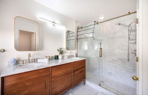 Kirkland Elegant 4B 2 5B Family Retreat with Designer Decor - Photo 28