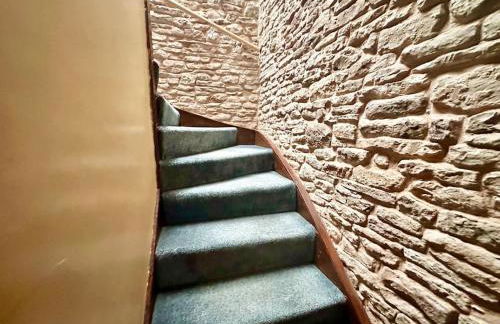 16th Century Farm House,6 Beds,5 BATHROOMS,SLEEPS 15,BBQ,HOT TUB,CINEMA ROOM WITH SURROUND SOUND,With Cymru Holidays - Foto 73