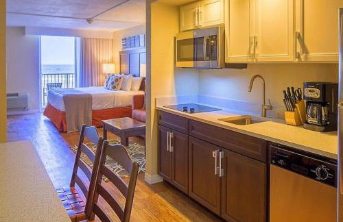 Hear the Atlantic waves in this Studio resort apt in Ormond Beach with vacation amenities - Photo 9