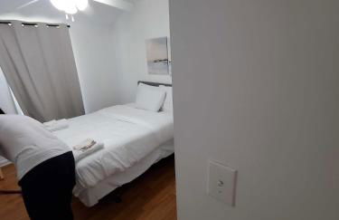 Large Fenced Yard near Midtown- Shamrock Stay - Foto 67