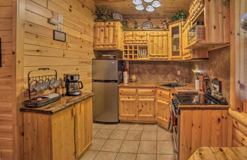 Updated Manistique Log Cabin, Yard and Fire Pit - Foto 8