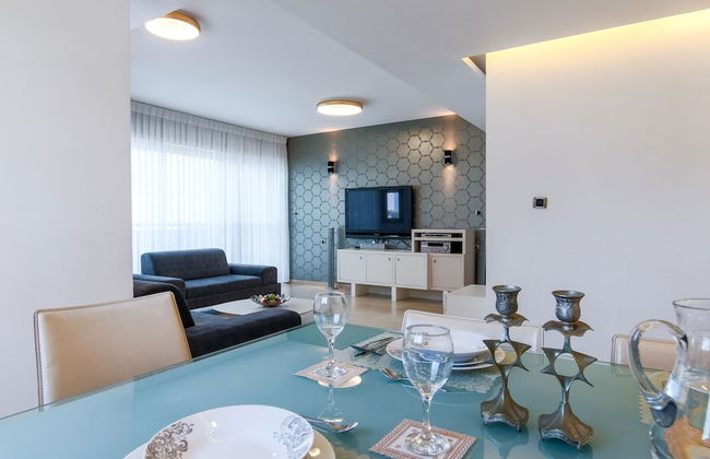 Comfort & Balcony near Beach by FeelHome - Photo 11